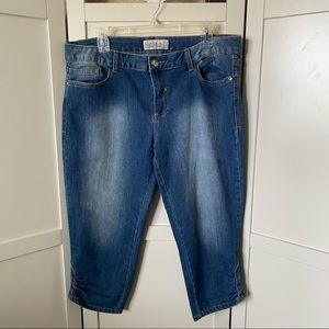 Phat Fashions Silver Label Capri Jeans. Size 17 WOMEN’S.